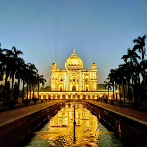 Sajdarjung Tomb